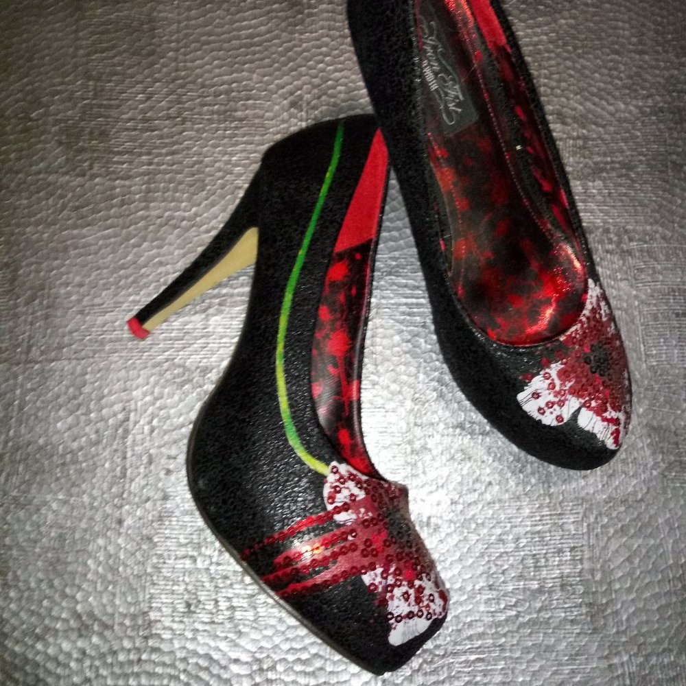 Size 11 1/2 Flower Detailed High Heels